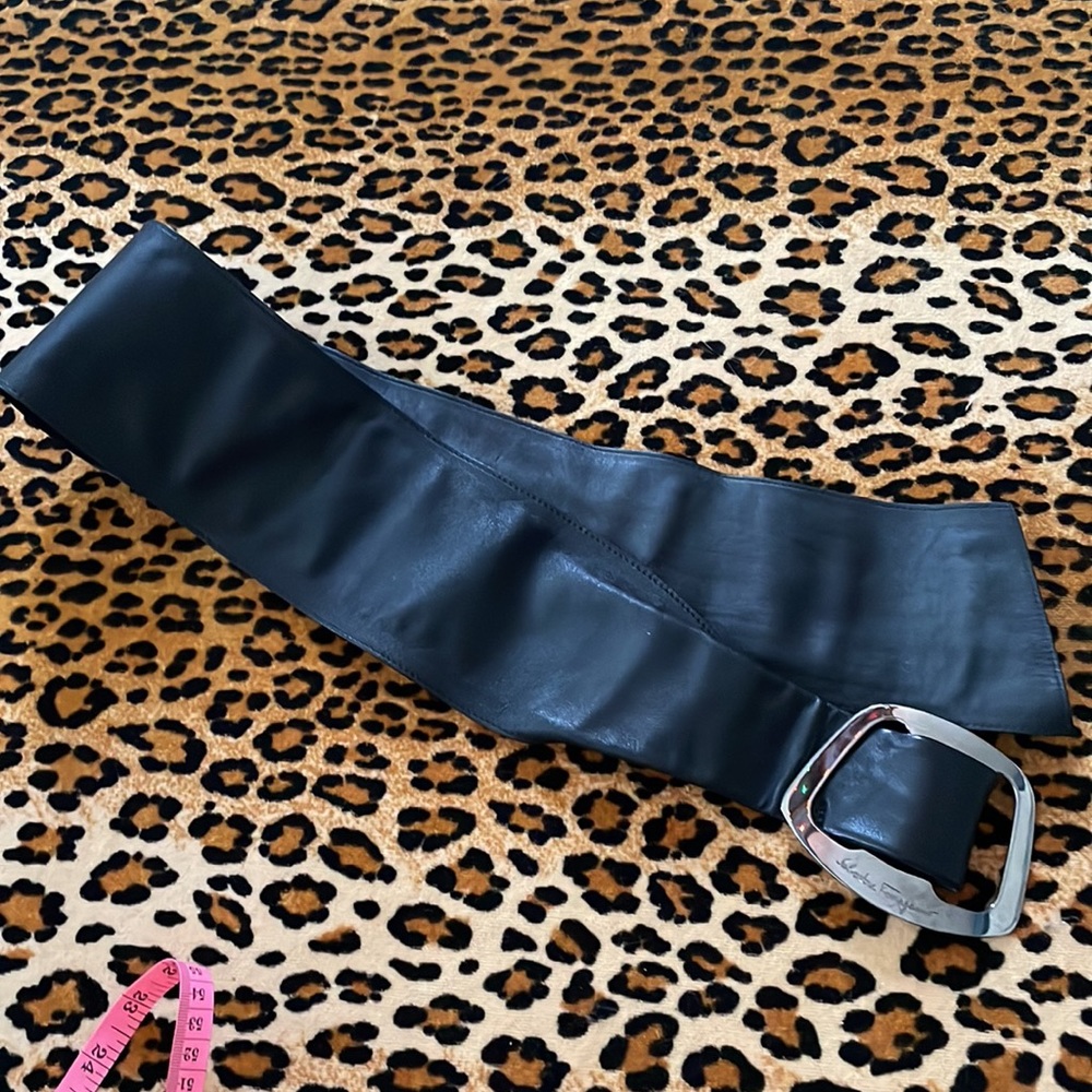 Salvatore Ferragamo black supple Leather Belt pull thru closure - Picture 7 of 9